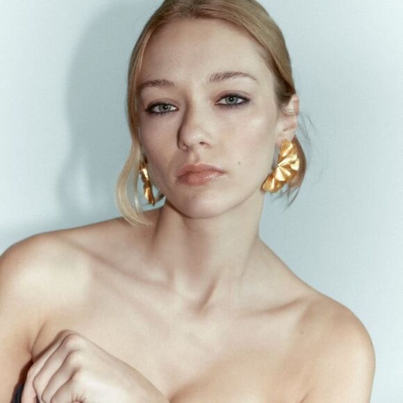 New! Zara Fan Earrings - Picture 2 of 15